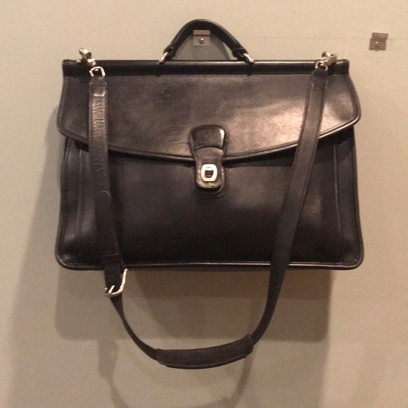Coach Handbags - Vintage Coach Messenger Bag Leather